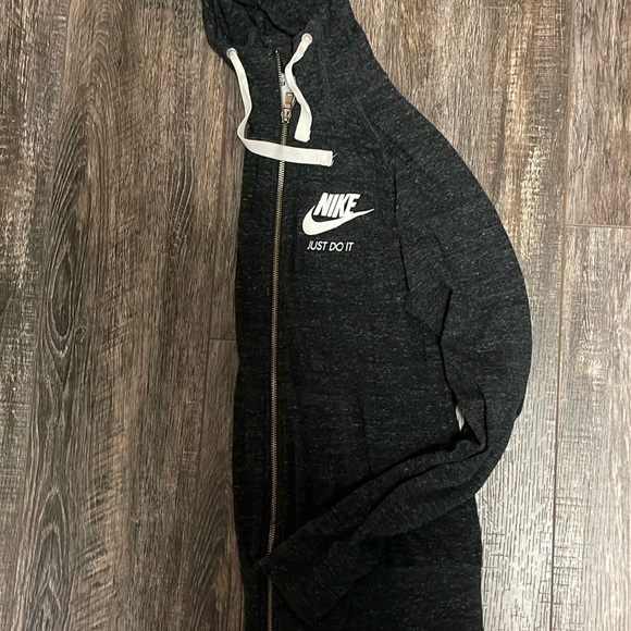 Nike jacket - Picture 2 of 2